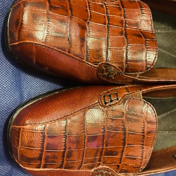 Burgundy Leather Clarks Ladies Loafer (Sz 9W) - Picture 2 of 4